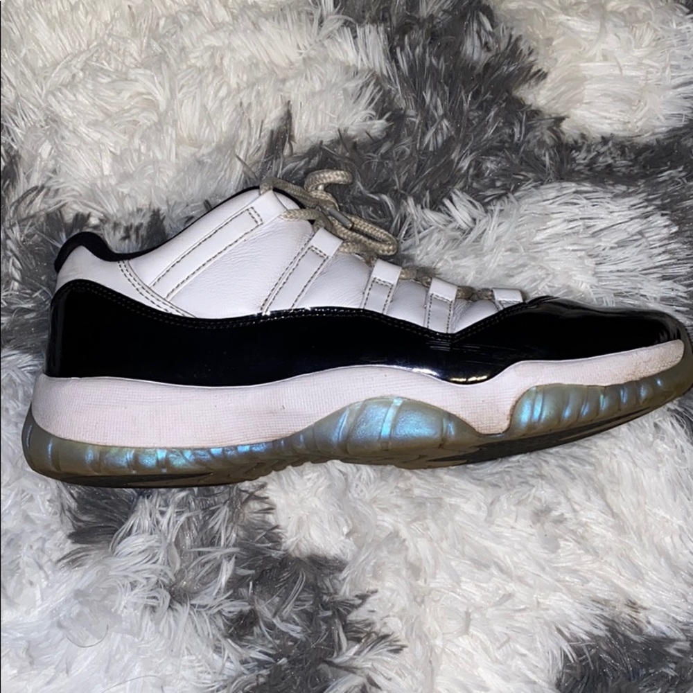 Air Jordan 11 low iridescent